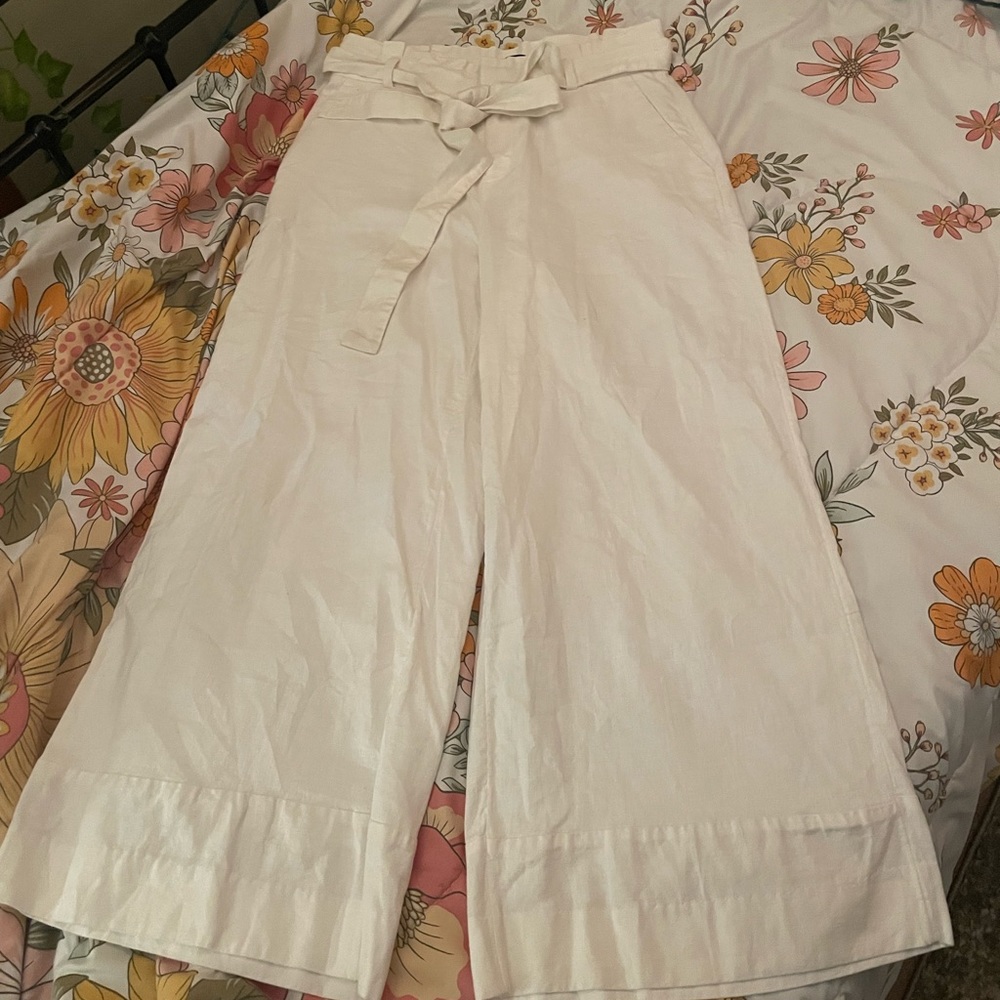 White Banana Republic blake crop pants